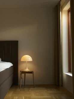 Louis Poulsen Spots<Panthella 320 bordlampe, messing af Verner Panton