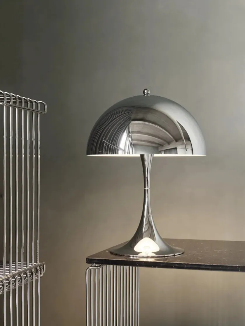 Louis Poulsen Spots<Panthella 250 bordlampe, messing af Verner Panton