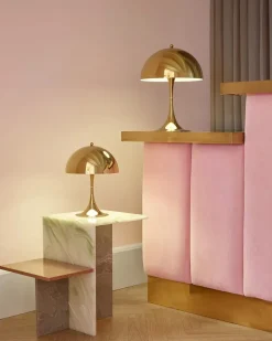Louis Poulsen Spots<Panthella 250 Bordlampe, pale rose opal af Verner Panton