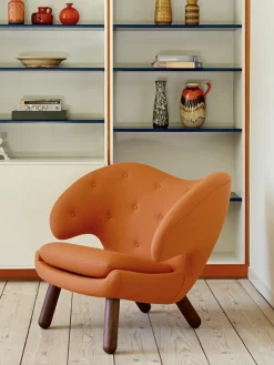 House of Finn Juhl Lænestole<Pelikan stol, valnød af Finn Juhl