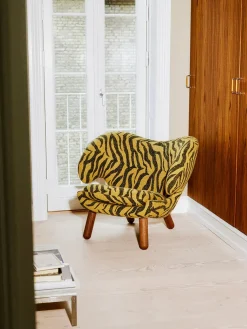 House of Finn Juhl Lænestole<Pelikan stol, valnød af Finn Juhl