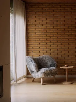 House of Finn Juhl Lænestole<Pelikanstolen, gotlandsk fåreskind af Finn Juhl