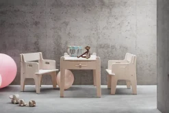 Børn Carl Hansen & Søn Børneborde<Peters Bord CH411 af Hans J. Wegner