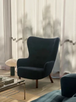 &Tradition Lænestole<Petra VB3 Chair, moonlight sheepskin/oak fra