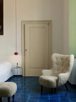 &Tradition Lænestole<Petra VB3 Chair, moonlight sheepskin/oak fra