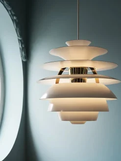 Louis Poulsen Spots|Pendler<PH Snowball, soft white/brass af Poul Henningsen