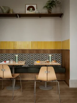 Fritz Hansen Spisebordsstole<PK3 spisebordsstol, valnød af Poul Kjærholm