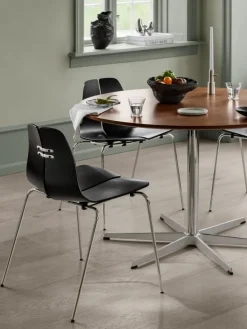 Fritz Hansen Spisebordsstole<PK3 spisebordsstol, valnød af Poul Kjærholm