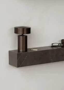 Audo Copenhagen Hylder<Plinth Shelf Grey Kendzo marmor fra