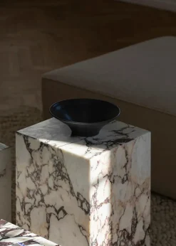 Audo Copenhagen Sideborde Og Små Borde<Plinth Tall Sand Kunis Breccia marmor fra