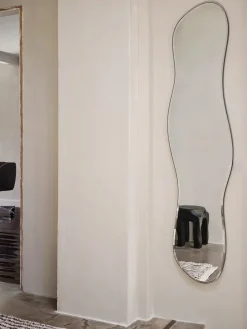 Ferm Living Spejle<Pond Mirror Full Size, dark chrome fra