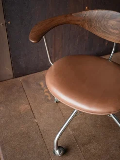 PP Møbler Kontorstole<PP502 Kontordrejestol af Hans J. Wegner