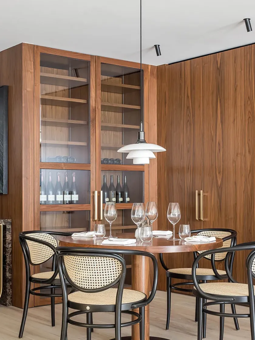 Thonet Spisebordsstole<210R Armstol, sort fra