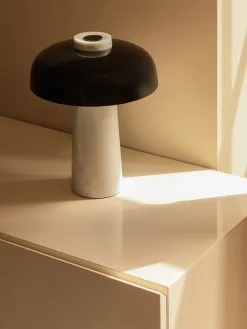 Audo Copenhagen Spots<Reverse Table Lamp, carrara black fra