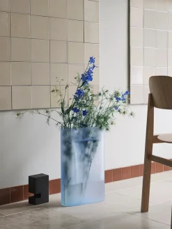 Muuto Vaser<Ridge Vase, light blue frosted glass fra