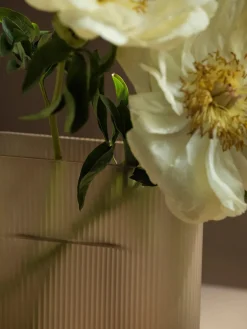 Muuto Vaser<Ridge Vase, light blue frosted glass fra