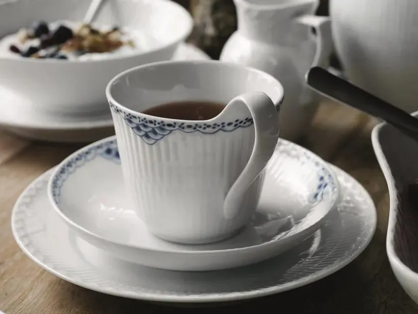 Royal Copenhagen Service<Blå Mega Riflet, højhankskop med underkop 25 cl