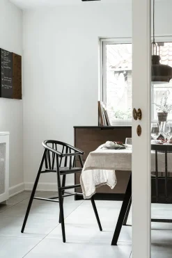 Børn Oaklings Gaver|Gaver Til Børn<Saga Højstol, sortlakeret eg fra