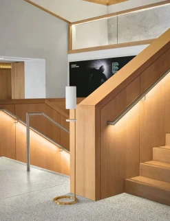 VOLA Sæbedispensere<Sensorstyret håndsprit- og sæbedispenser, fritstående i hvid fra