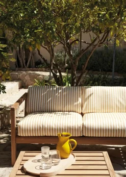 Fritz Hansen Udendørs Loungemøbler<Skagerak Virkelyst 2 pers. Sofa, Golden Yellow Stripe fra