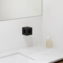 Avolt Gaver Til Ham<Square 2 Stikdåse med USB, sort fra