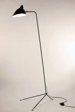 Editions Serge Mouille Gulvlamper|Spots<Standing Lamp w/1 Head/Arm af Serge Mouille