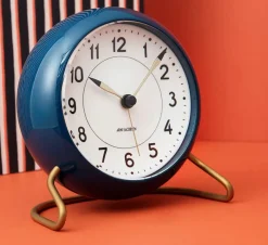 Arne Jacobsen Clocks Gaver Til Ham<Station Bordur, grøn af Arne Jacobsen