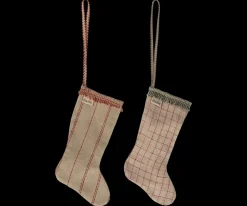 Maileg Juletræspynt<Stocking ornament - Strømpe m/tern + Strømpe m/strib fra