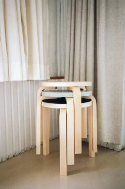 Artek Skamler<Stool E60, lakeret birk fra