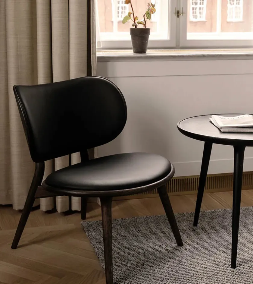 Mater Loungestole|Lænestole<The Lounge Chair, sort bøg med sort læder fra