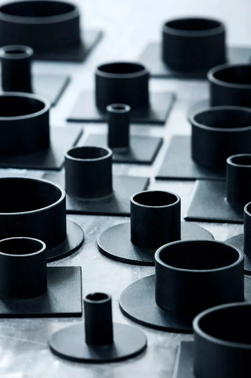 Kunstindustrien Lysestager<The Square lysestage Ø7 cm, sort fra