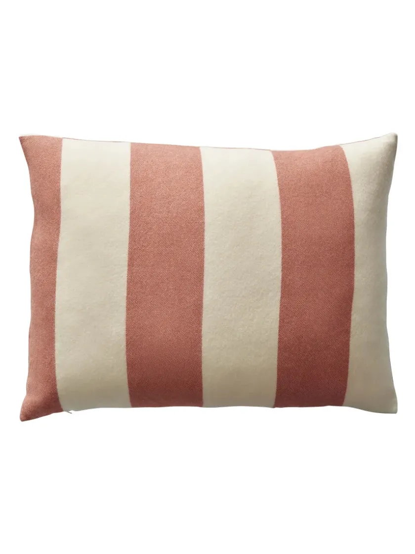 Silkeborg Uldspinderi Puder Og Plaider|Puder<The Sweater Cushion, cobalt fra