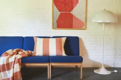 Silkeborg Uldspinderi Puder Og Plaider|Puder<The Sweater Cushion, cobalt fra