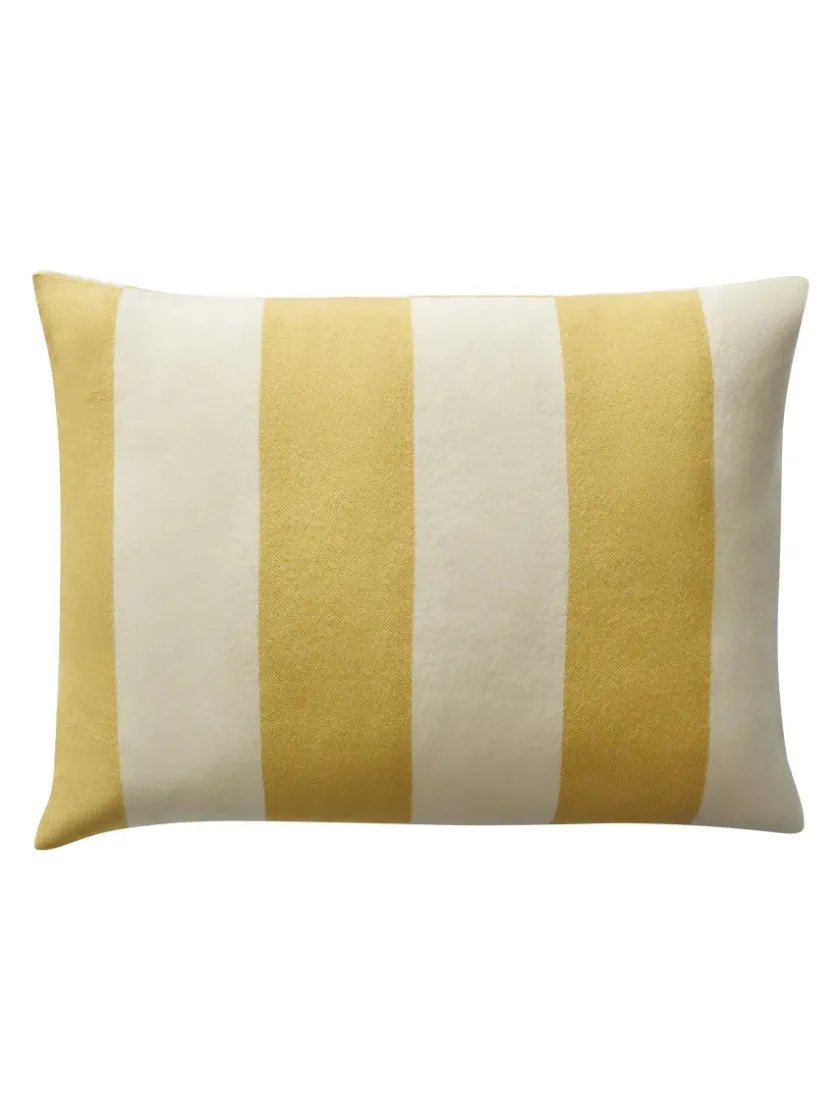 Silkeborg Uldspinderi Puder Og Plaider|Puder<The Sweater Cushion, golden yellow fra