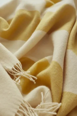 Silkeborg Uldspinderi Puder Og Plaider<The Sweater Plaid, golden yellow fra