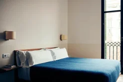 Santa & Cole Væglamper|Spots<TMM Corto Væglampe, valnød fra Santa and Cole