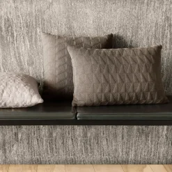 Fritz Hansen Puder Og Plaider|Puder<Trapez Pude 50x50 i earth brown af Arne Jacobsen