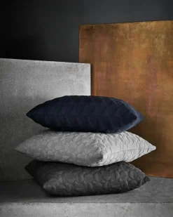 Fritz Hansen Puder Og Plaider|Puder<Trapez Pude 50x50 i midnight blue af Arne Jacobsen