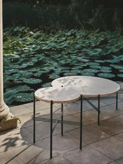 GUBI Sideborde Og Små Borde<TS Outdoor Side Table fra