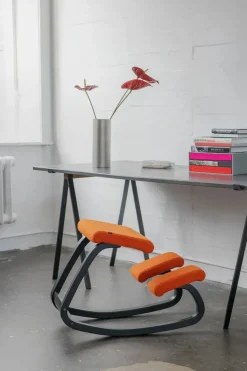 Variér Skamler<Variable balans stol, dark brown wood/revive 194 fra