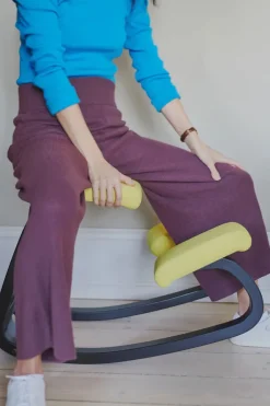 Variér Skamler<Variable balans stol, dark brown wood/revive 194 fra