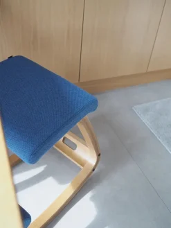 Variér Skamler<Variable balans stol, dark brown wood/revive 194 fra