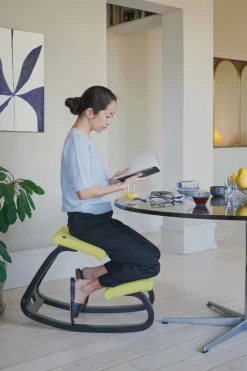 Variér Skamler<Variable Balans Stol, light brown wood fra