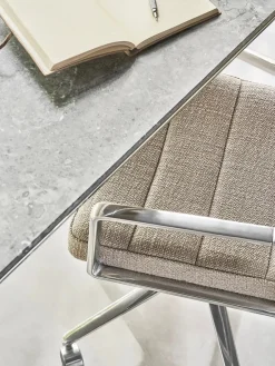 Vipp Kontorstole<453 Swivel+ Chair m/hjul, dark sand tekstil fra