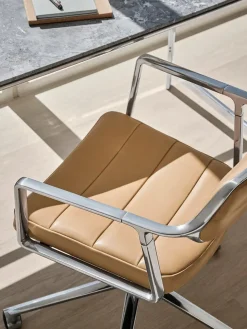 Vipp Kontorstole<453 Swivel+ Chair m/hjul, dark sand tekstil fra