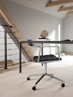 Vipp Kontorstole<452 Swivel Chair m/hjul, dark sand fra