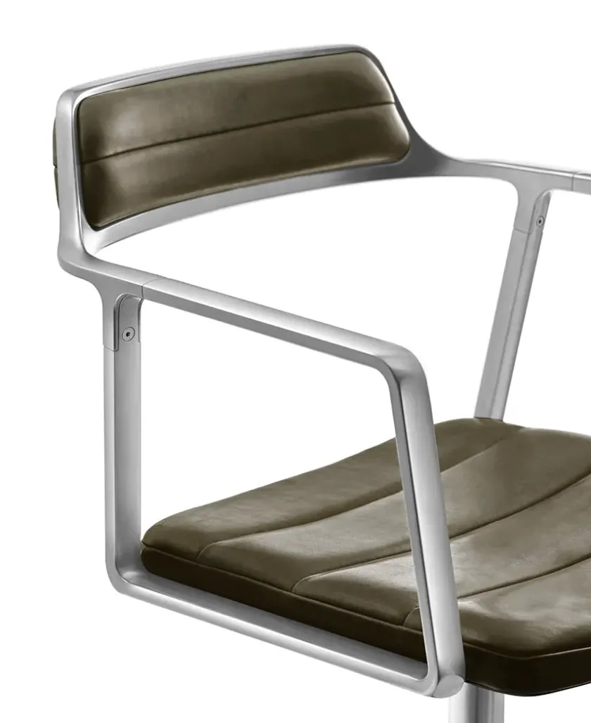 Vipp Kontorstole<452 Swivel Chair m/sort stel & hjul, sort læder fra