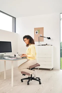 Variér Skamler<Wing Stol, Re-wool fra