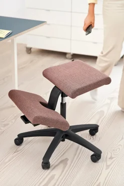 Variér Skamler<Wing Stol, Re-wool fra