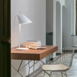 Louis Poulsen Spots<Yuh bordlampe fra